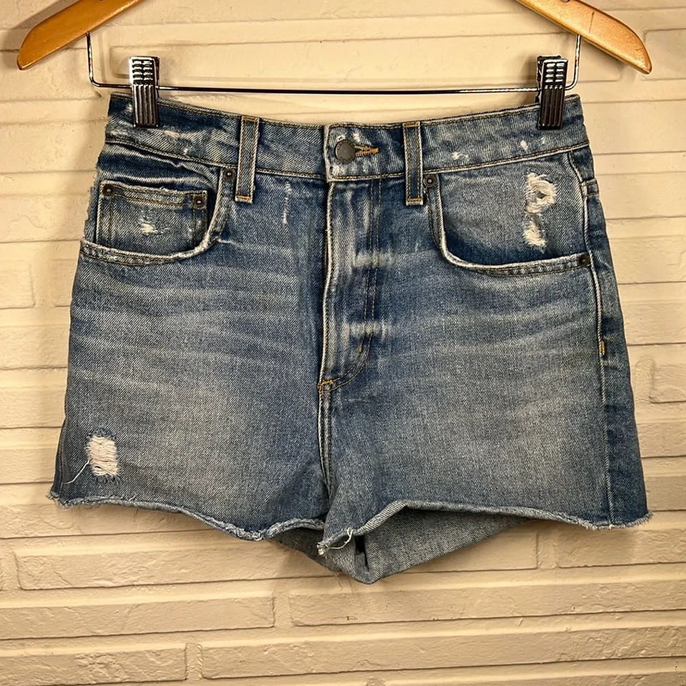 Carmar Light wash Distressed High Rise Denim Shorts, Women’s Size 26